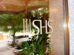 AP Hotel and Parking