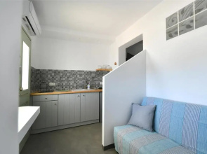 Lorenzo Studios and Suites Paros