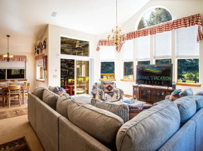 Sunflower Lane - 4BD Sun Valley Retreat + Resort Amenities