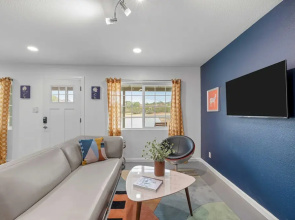 Fable by Avantstay 2 Unique Spaces, w/ Bowling, Hot Tub, Fire Pit, Large Yard