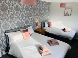 Ideal Road Trip Dunfermline Home - Free Parking