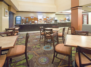 Holiday Inn Express & Suites Minot by IHG