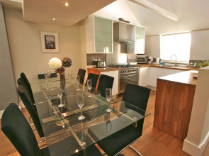 Ei8ht Brighton Apartments