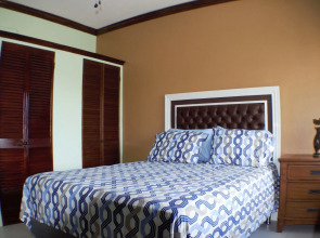 The Embassy Luxury Apt Crystal Towers I