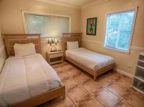 Spacious & Conveniently Located Miami Airport Home