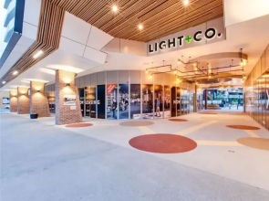 Luxury 1 Bedroom Top Floor Apartment With Balcony