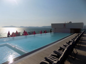 Marine Suites and Spa