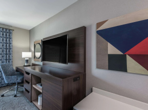 Hampton Inn & Suites Fort Wayne Downtown