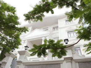 White Mansion