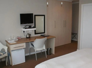 Moya Manzi Beach House