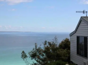 SEA EAGLE COTTAGE Amazing views of Bay of Fires