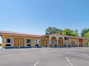Econo Lodge Inn & Suites near Chickamauga Battlefield