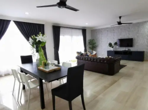 LSE @ Palm Garden Condominium