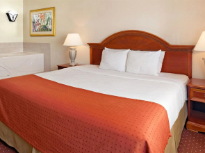 HomeRidge Inn & Suites