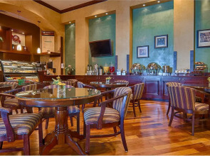 The Point Hotel & Suites