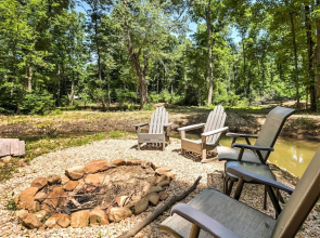 Lyndhurst Cabin on Farm w/ Pond & Stocked Stream!