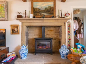 Charming 3-bed House in Halifax w/ Private Garden