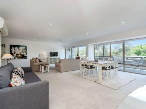 Spacious 2-bed Apartment Near Dining & Attractions