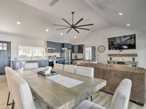 Waterfront Escape: Ozarks Home + Guest House!