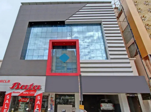 Capital O 46699 Hotel Insta