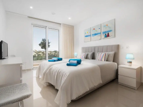 Luxury 2 Bed Apartment, Porto De Mos, 550m from Beach