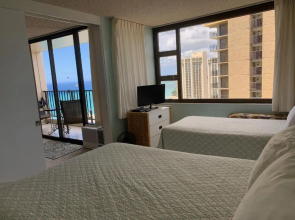 Waikiki Banyan 3410 Stunning Ocean, Surfer & Sunset View's