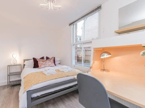 Oxford City Centre apartment with parking!