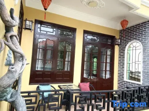 Central Ancient Home - 3 bedroom apartment with private Living/Dining/Kitchen area