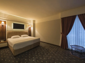 Jolnar Garden Hotel