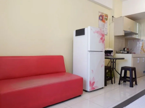 Homey 2Br Apartment At Puncak Permai With Pool View