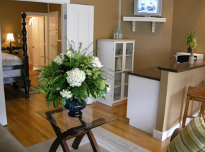 The Porch on Frances Inn