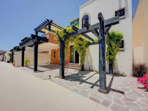 Casa Verde in Cabo San Lucas - 3 Mi to Marina!