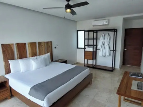 B10 Distinctive Hotel
