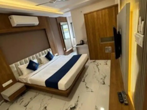 Fabhotel Aura Grande 