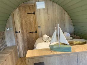 Cosy Escape Heated Luxury pod With hot tub