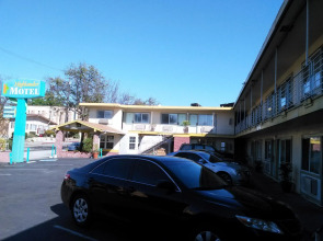 Highlander Motel