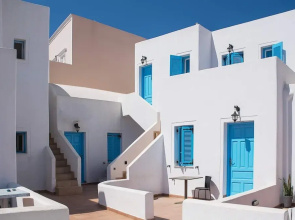 Kamari Sunset Escape With Santorini Views