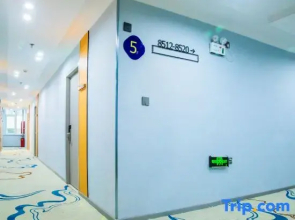 Super 8 Hotel (Chengde Weichang Hedong Branch)