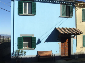Blue House Near Bagnoregio-overlooking the Umbrian Mountains and Tiber Valley
