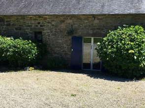 House With one Bedroom in Plounérin, With Pool Access, Furnished Garde