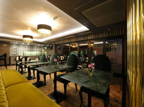 Le Petit Palace Hotel