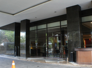 Hotel Santika Pandegiling Surabaya