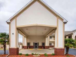 Bryant Inn & Suites