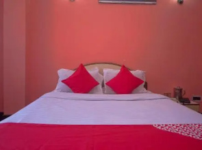 OYO 27940 Monarch Hotel