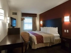 Travelodge Romulus Detroit Airport (ex. Red Roof/red Lion)