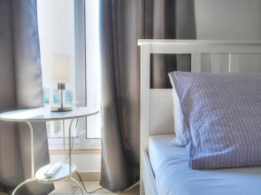 Charming 2 bedroom apartment close to Junior College ETUS1-1
