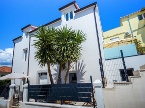 Studio apartments Yucca 2min to the sea