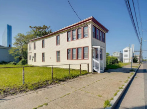 Cozy Atlantic City Getaway ~ 3 Blocks to Ocean!