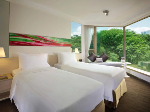 The Royal Pacific Hotel & Towers