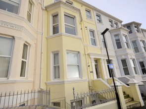 4 Roslyn House